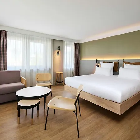 Moxy 3*