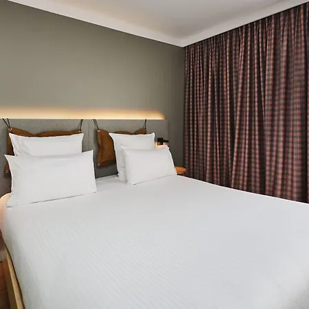 Moxy 3* Annecy