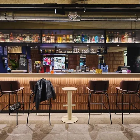 Hotel Moxy 3*
