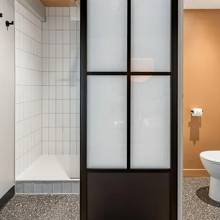 Moxy Hotel 3*
