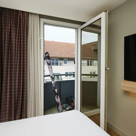 Moxy 3*